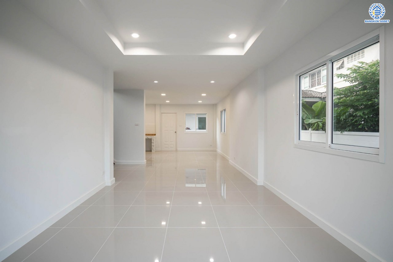 บ้านมือสองตกแต่งใหม่ โครงการ ชวนชื่น เรสซิเด้นซ์พาร์ค2 วัชรพล เนื้อที่ 53.1 ตร.ว. ฟังก์ชัน 3 ห้องนอน 2 ห้องน้ำ จอดรถได้ 1 คัน บนทำเลเชื่อมต่อหลายเส้นทาง ถ.รามอินทรา ถ.สายไหม และ ถ.พหลโยธิน ใกล้สนามบินดอนเมือง ทางด่วน "รามอินทรา-วงแหวนรอบนอก" และรถไฟฟ้าสายสีชมพู "สถานีคูคต"